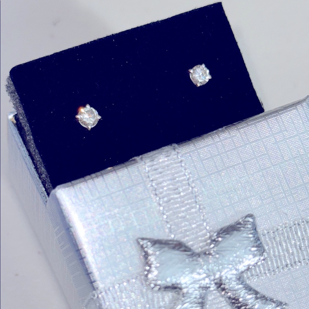 $2150 DIAMOND 💎 VS G CERTIFIED ROUND SOLITAIRE EARRINGS Solitaire Studs - Picture 4 of 6